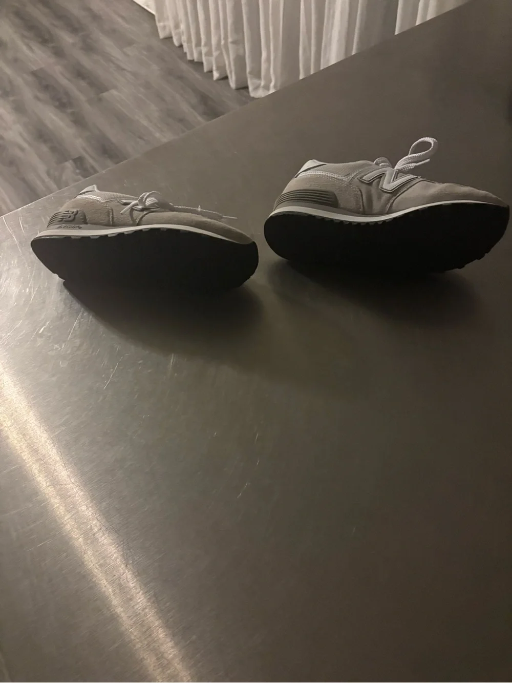 New Balance sneakers women’s (size 6) good condition.